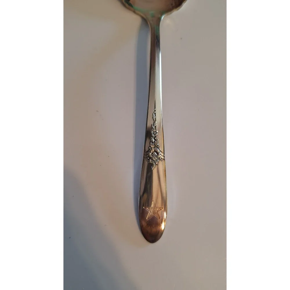 VINTAGE WM A ROGERS MEADOWBROOK SILVERPLATE SERVING SPOON ONEIDA 5.25